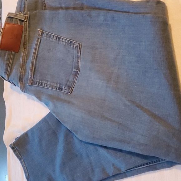 L.L. Bean Faded Blue BeanFlex Standard Fit Sz. 38x32 Jeans - Picture 3 of 12